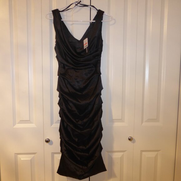 LE CHATEAU black silky satin ruched cocktail party midi dress - Picture 10 of 10